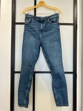 Zara Women Skinny Jeans in Medium Blue Wash